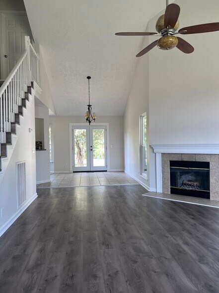 Building Photo - 141 S Birchwood Dr