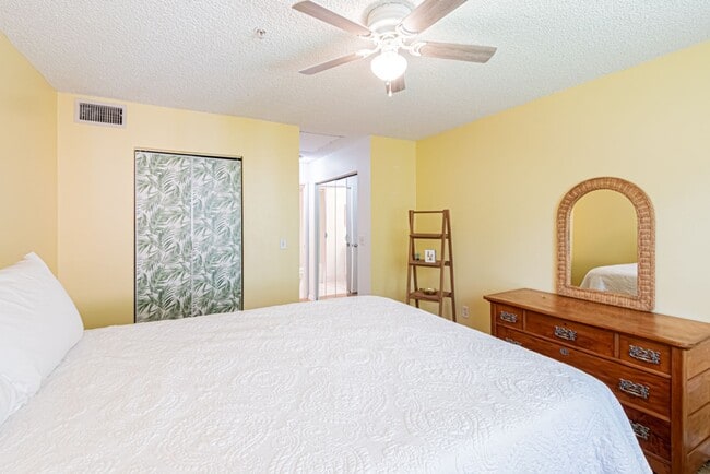 Building Photo - End-Unit 3-Bed Condo Near Downtown Naples & Beaches | Gated Resort-Style Community