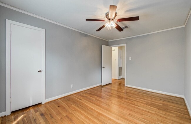 Building Photo - 5519 Huisache St