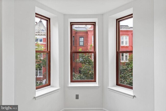 Building Photo - 931 Westminster St NW