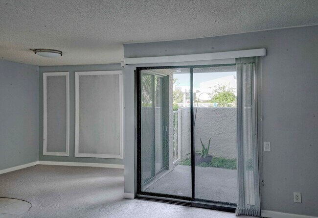 Building Photo - 2017 Normandy Ct