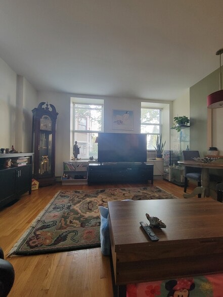 Primary Photo - 41 Morton St