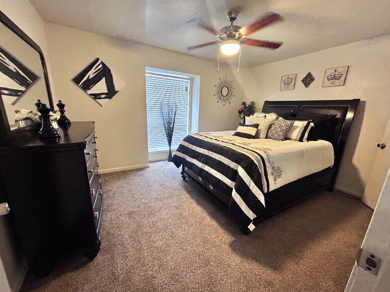 Building Photo - 2300 Red Bluff Rd