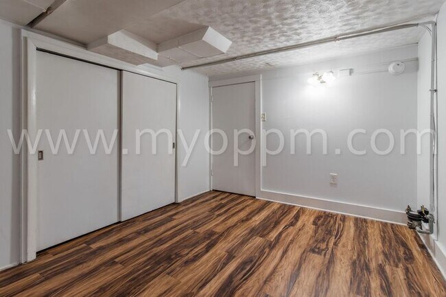 Building Photo - 4820 Webster St