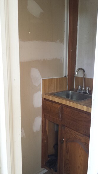 wash up room in backyard - 2304 Canyon Valley Trl