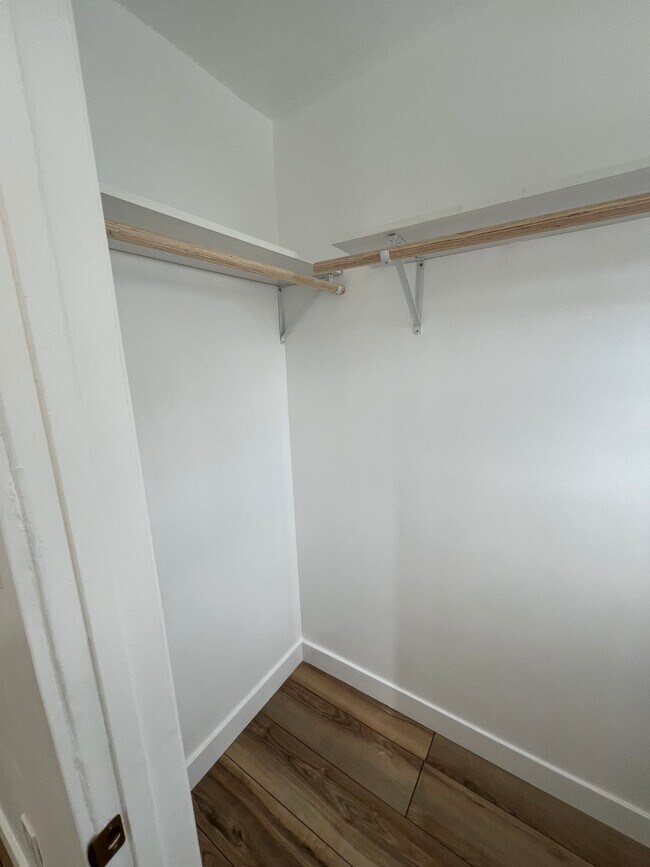 Building Photo - 3619 Edenhurst Ave