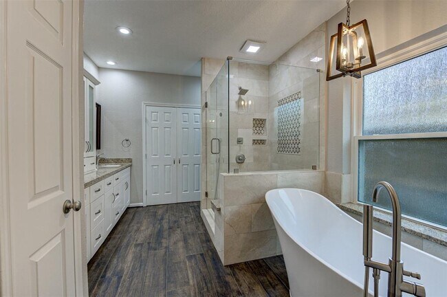 Building Photo - 3422 Mesquite Dr