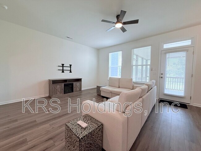 Building Photo - 849 Parc Townes Dr