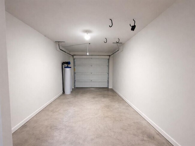 Building Photo - 3000 Cressler Ln