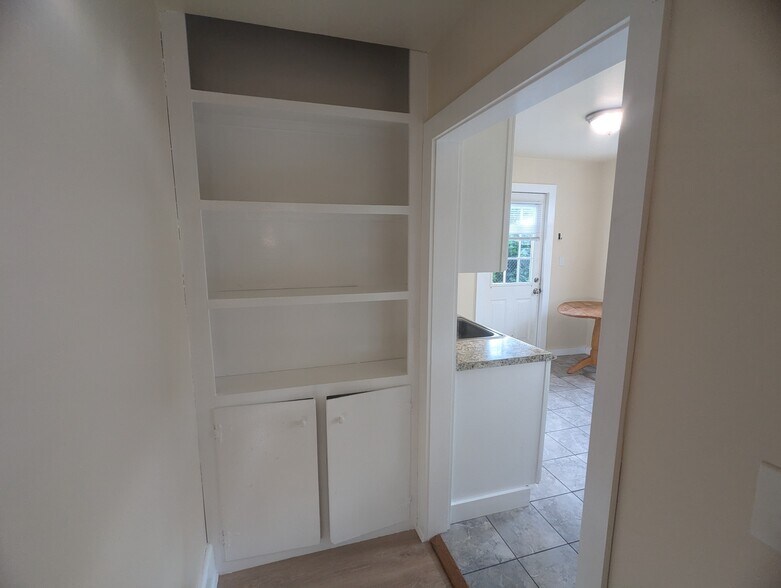 Building Photo - 315 Pleasant St