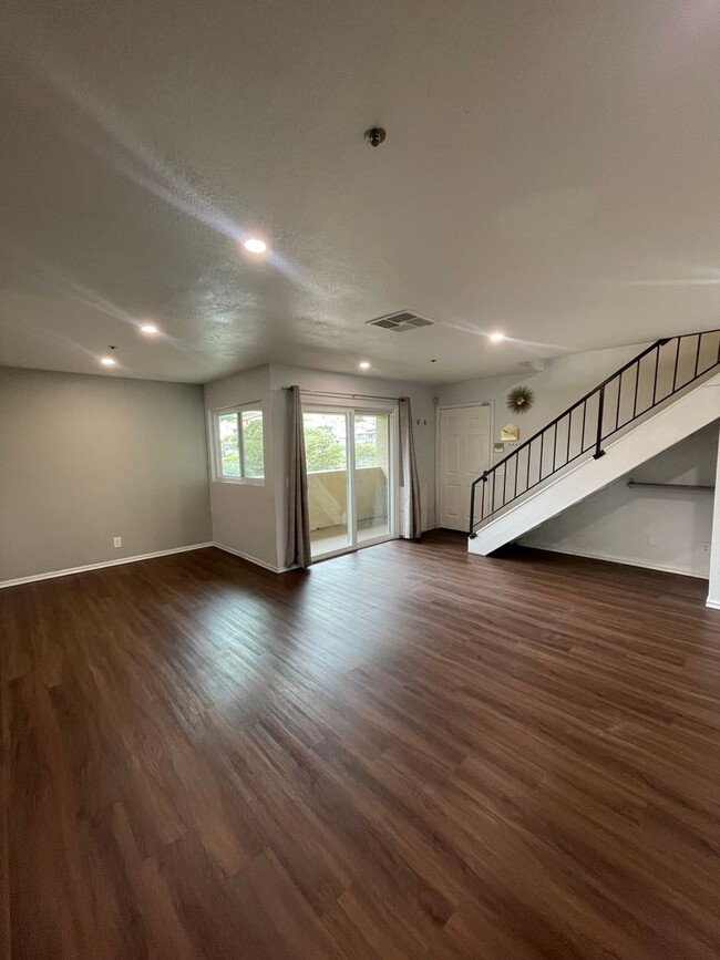 Building Photo - 2 Bed / 2.5 Bath Condo in La Mesa