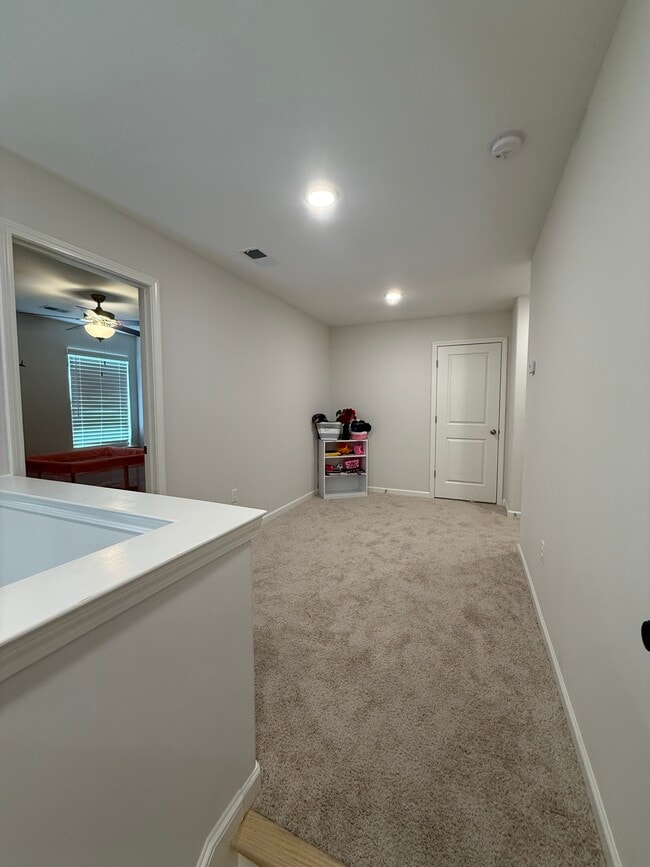 Building Photo - 430 Maple St