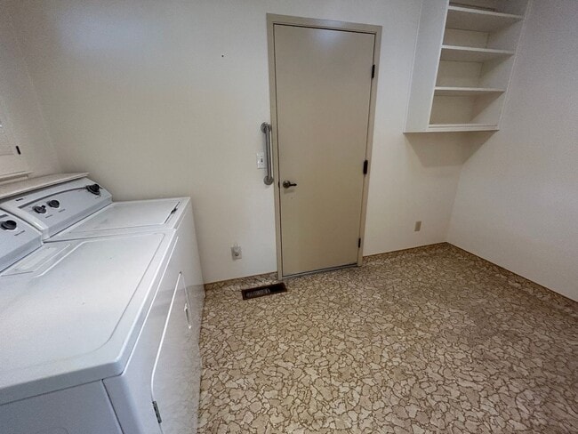 Building Photo - Charming 3bd/2ba Golf Course in Oakmont!