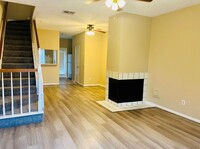 Building Photo - Cozy 2-Bedroom Townhouse in Sugar Land's G...