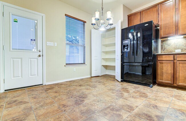 Building Photo - Gorgeous Rancho Alto 5/3 is Move in Ready!