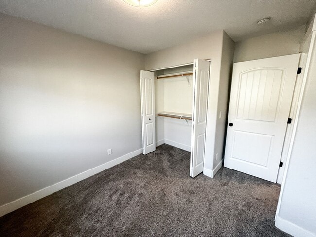 Building Photo - 5727-5729 Honey Bee St S