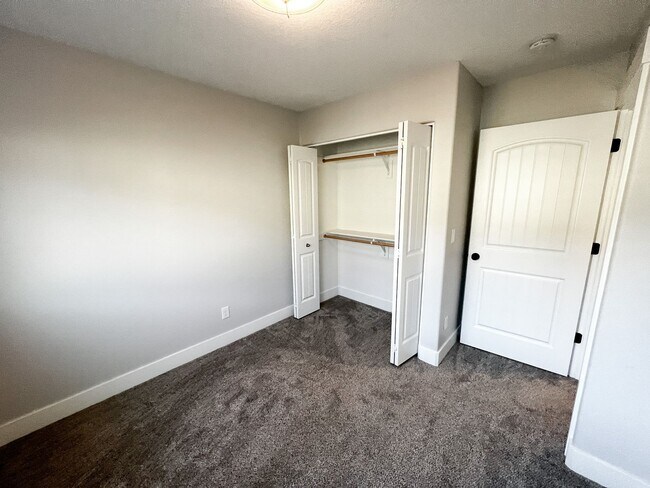 Building Photo - HONEYBEE5727-5729