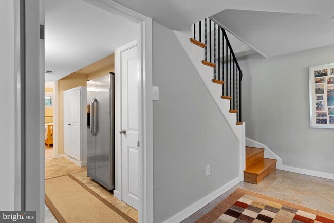 Building Photo - 1404 Middlebury Dr