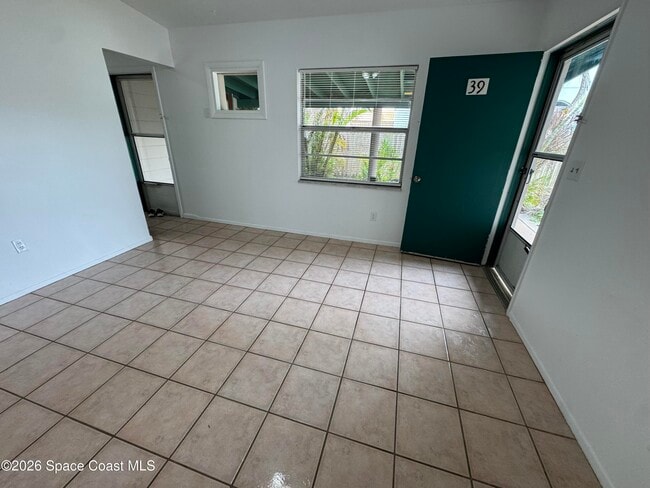 Building Photo - 39 Cedar Ave