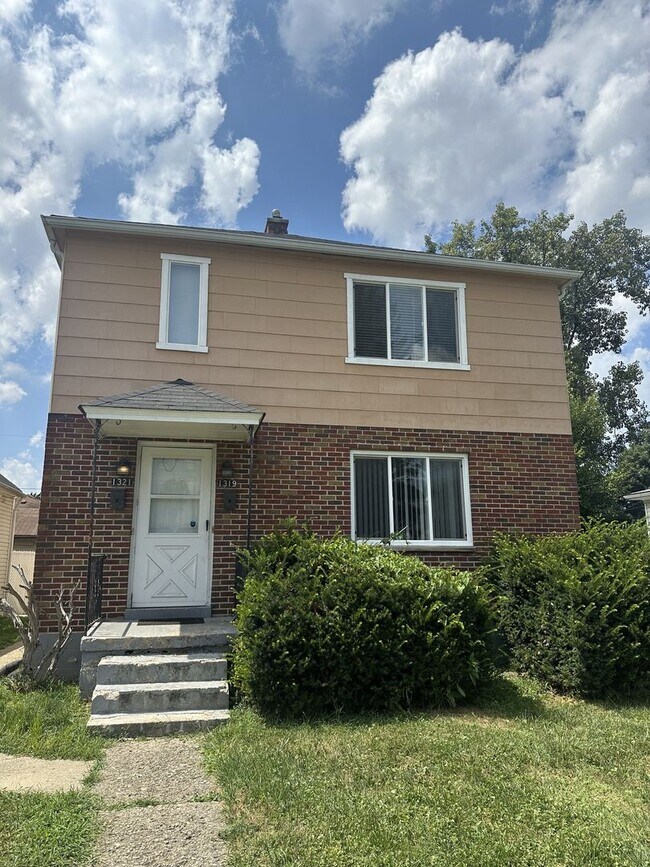 Primary Photo - 1319 Studer Ave