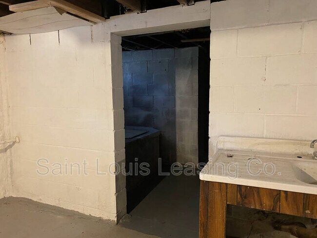 Building Photo - 3745 Dixie Dr