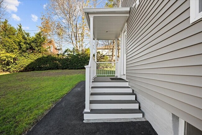 Building Photo - 9 Upsala St