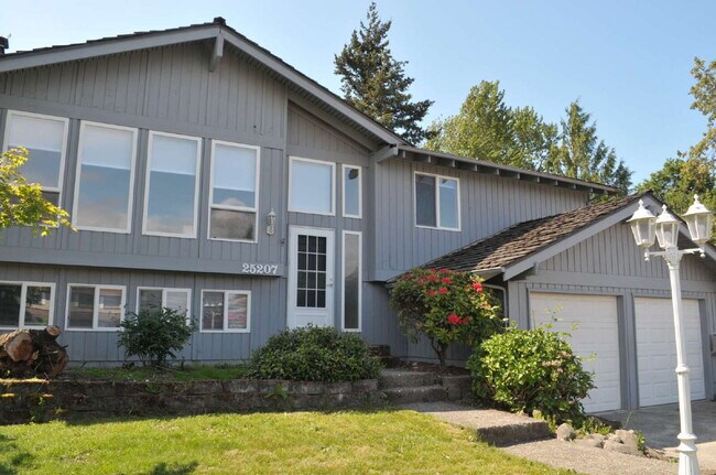 Primary Photo - 5 Bedroom Home in Cul-de-sac AVAILABLE NOW!