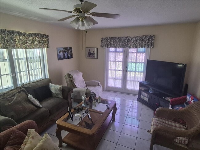 Building Photo - 2018 SW 58th Ct