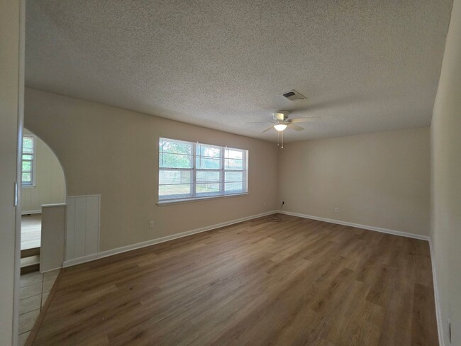 Building Photo - 5BR/2BA home with large family room