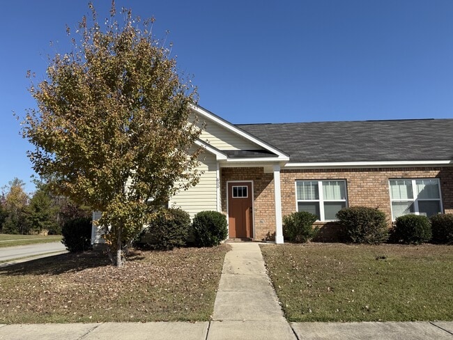 Primary Photo - 600 Trellis Square