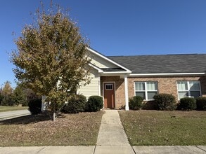 Building Photo - 600 Trellis Square