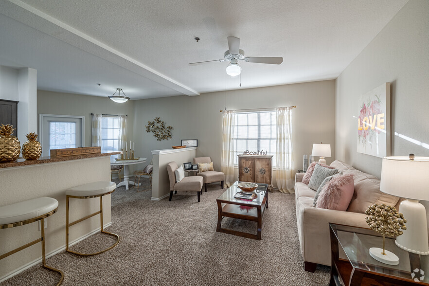 2BR, 2BA - 1,002SF - Living Room - Arbors of Pleasant Valley Apts