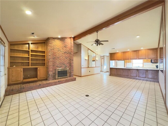 Building Photo - 2368 E Kantz Ln S