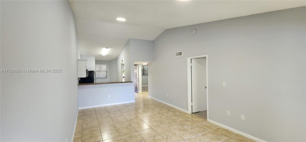 Primary Photo - 704 Belmont Ln