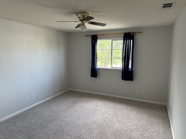 Building Photo - Beautiful 4 Bed/3 Bath Tracy Home with Pool and Fresh Paint