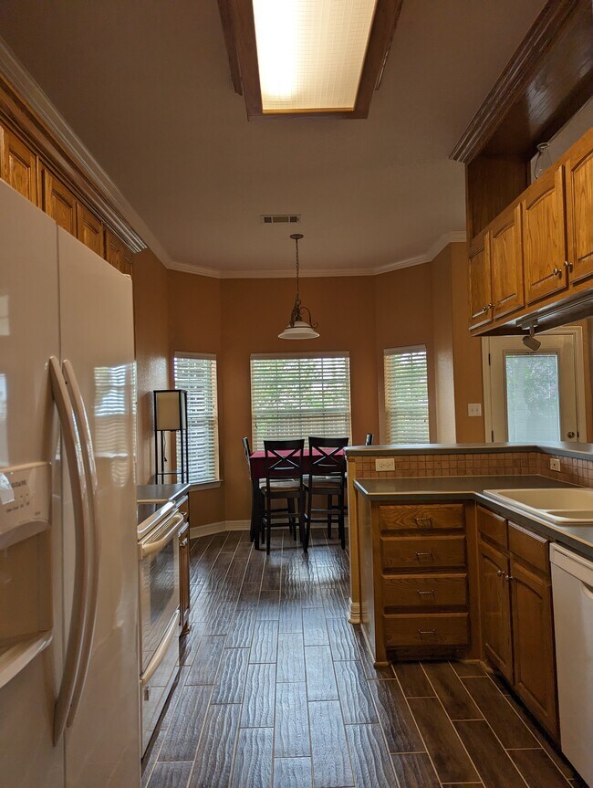 Building Photo - 524 Armstrong Dr
