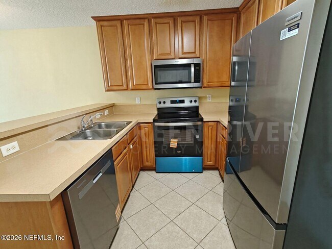 Building Photo - 1500 Calming Water Dr