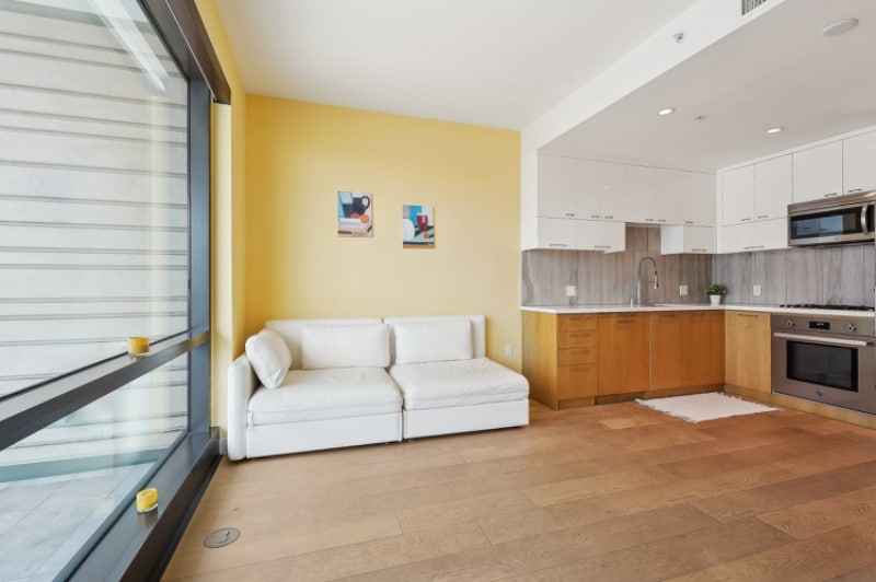 Building Photo - 400 S Broadway