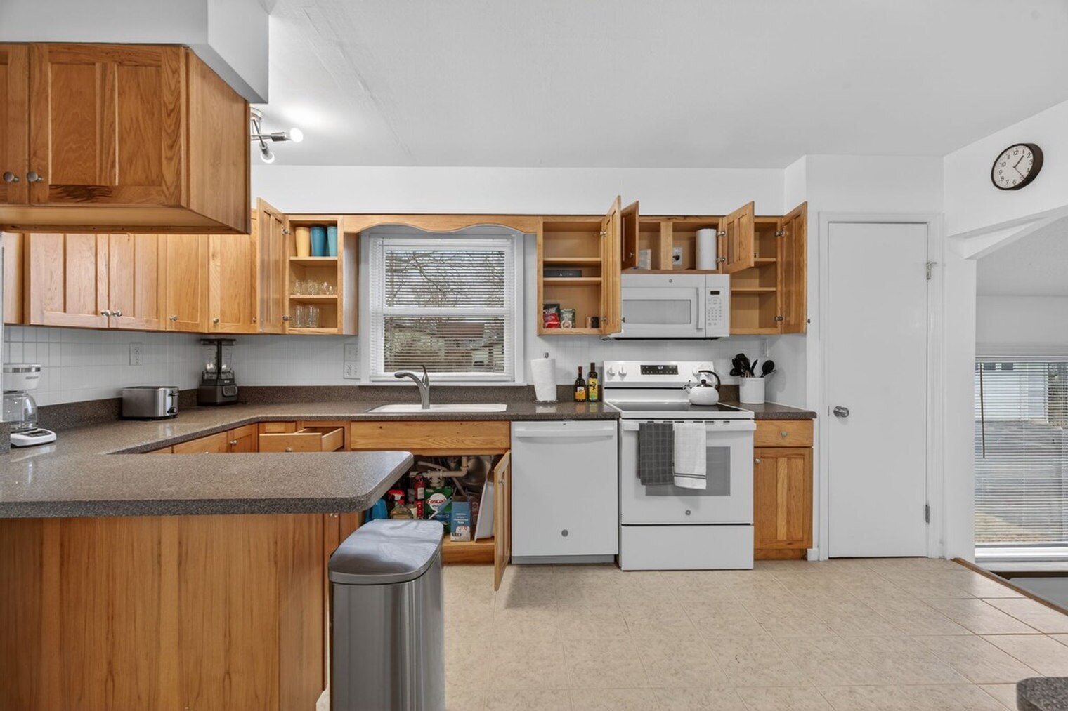 Building Photo - 453 Chamberlin Dr