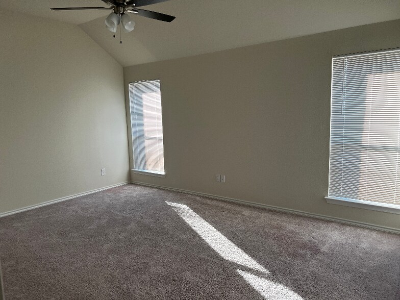 Building Photo - 417 Greenhaven Dr