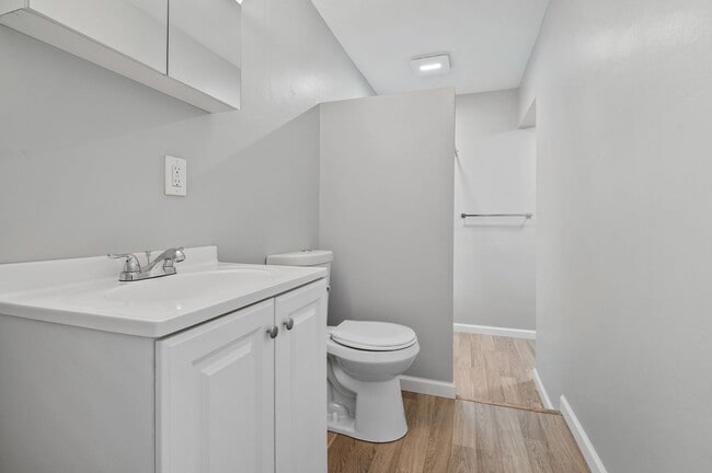 Building Photo - PRICE REDUCED on this Recently Renovated 3 Bed/1 Bath Home in Troy Hill