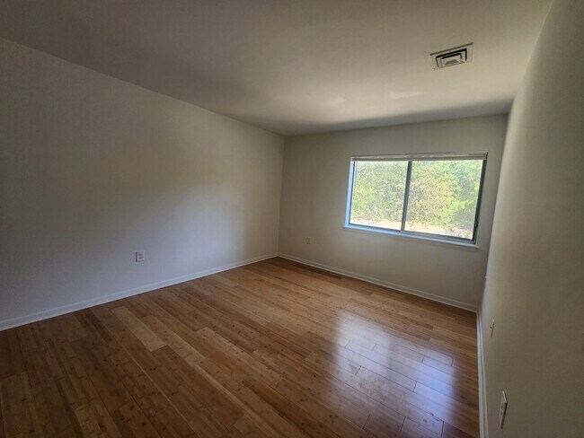 Building Photo - 4900 Spring Lake Dr