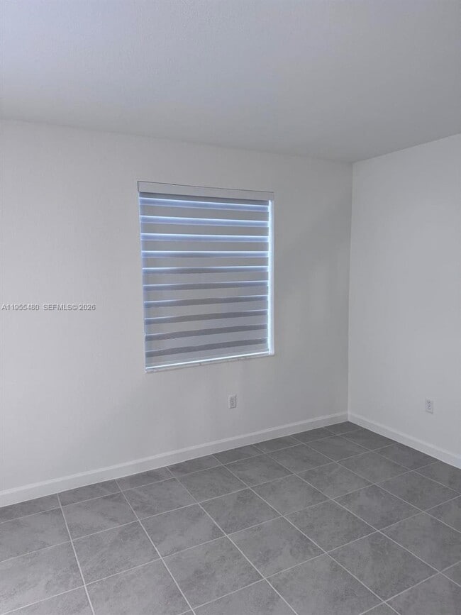 Building Photo - 2721 SE 26th Rd