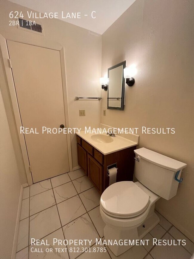 Building Photo - 624 Village Ln