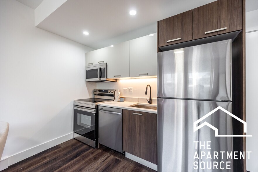 Building Photo - 1555 W Hollywood Ave