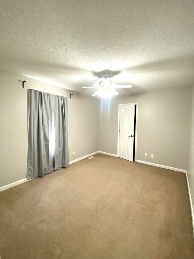 Building Photo - 2719 Knob Ct