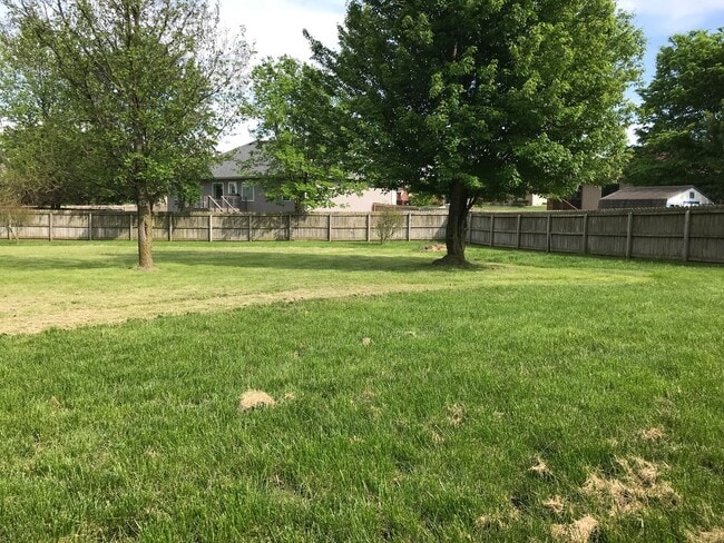 Building Photo - Walkout Basement Home Must See