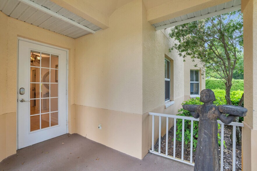 Building Photo - 28600 Carriage Home Dr