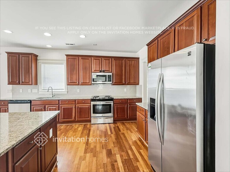 Building Photo - 15527 Barnsbury Dr