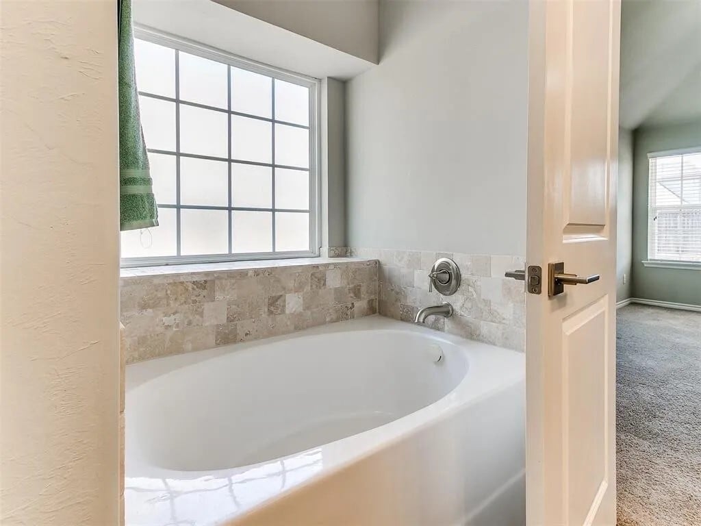 Main Bath - 936 SW 140th St